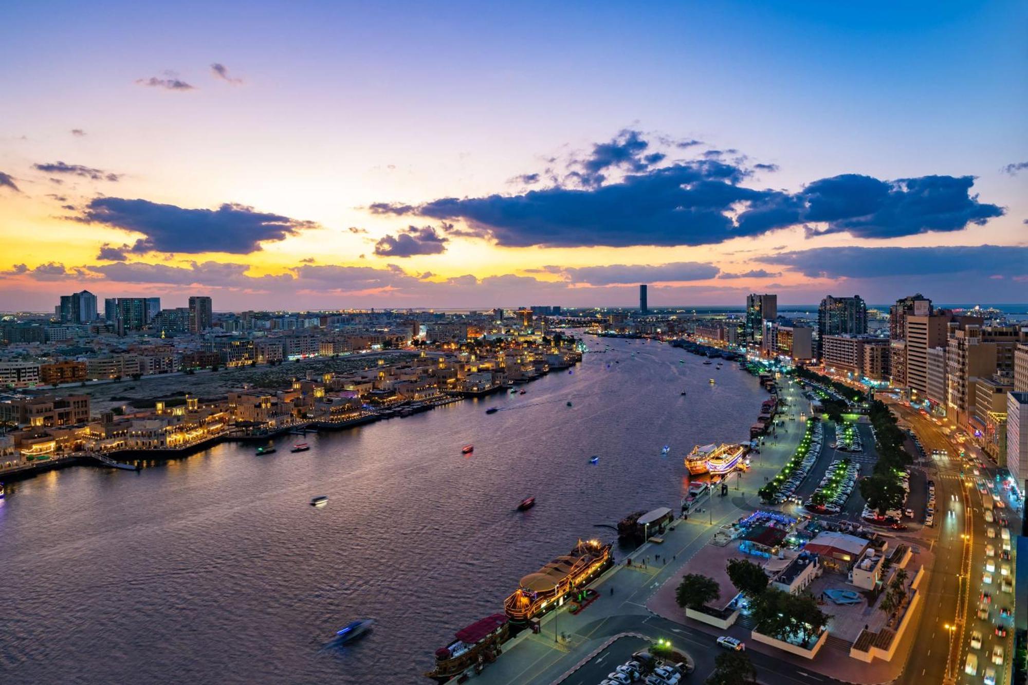 Radisson Blu Hotel, Dubai Deira Creek Exterior photo